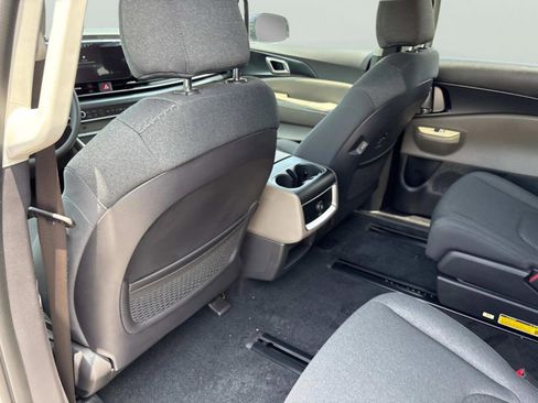 New 2026 Kia Carnival LX image 16