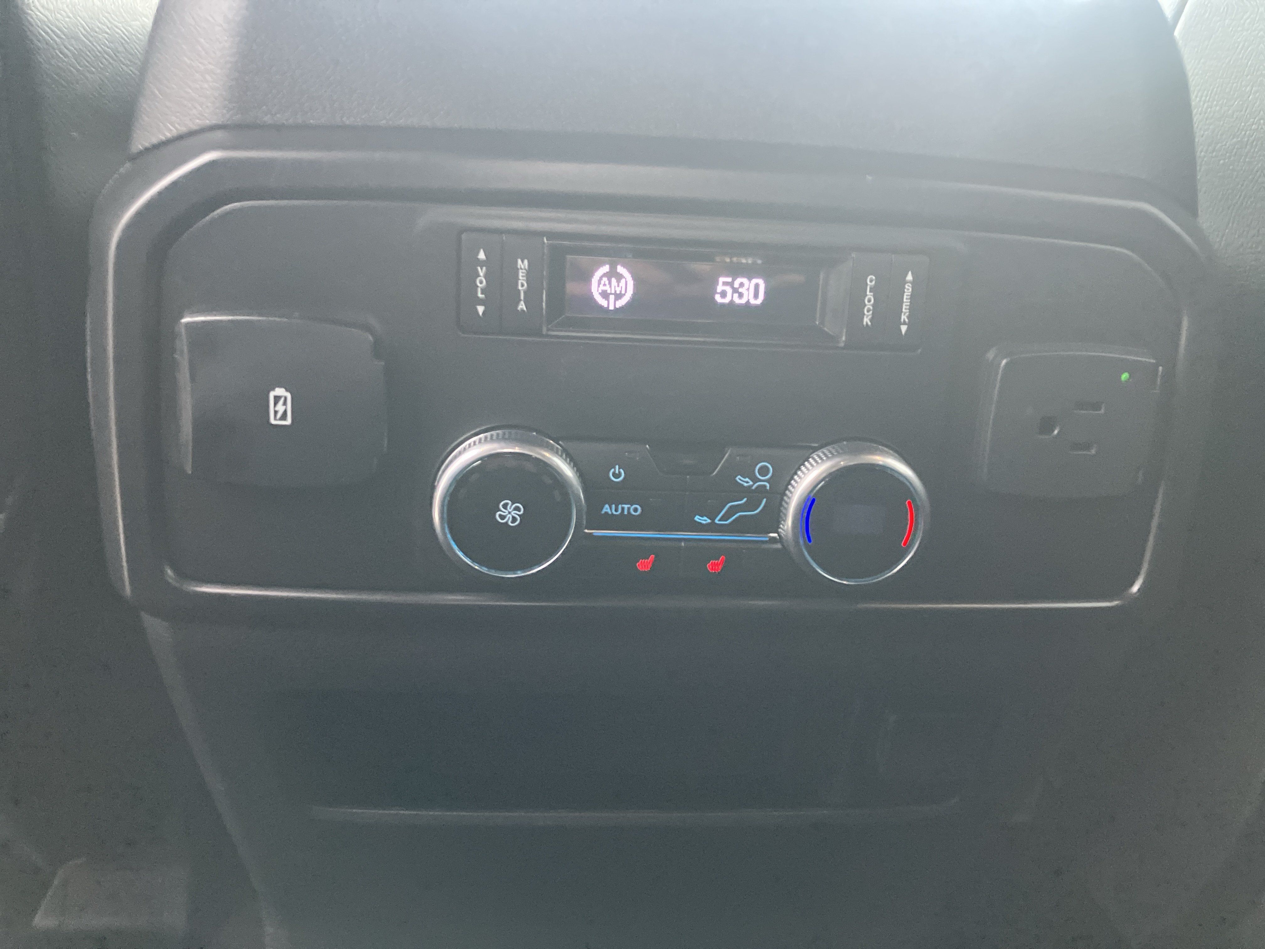 Used 2019 Ford Expedition Limited w/ Equipment Group 302A AWD/4WD image 17
