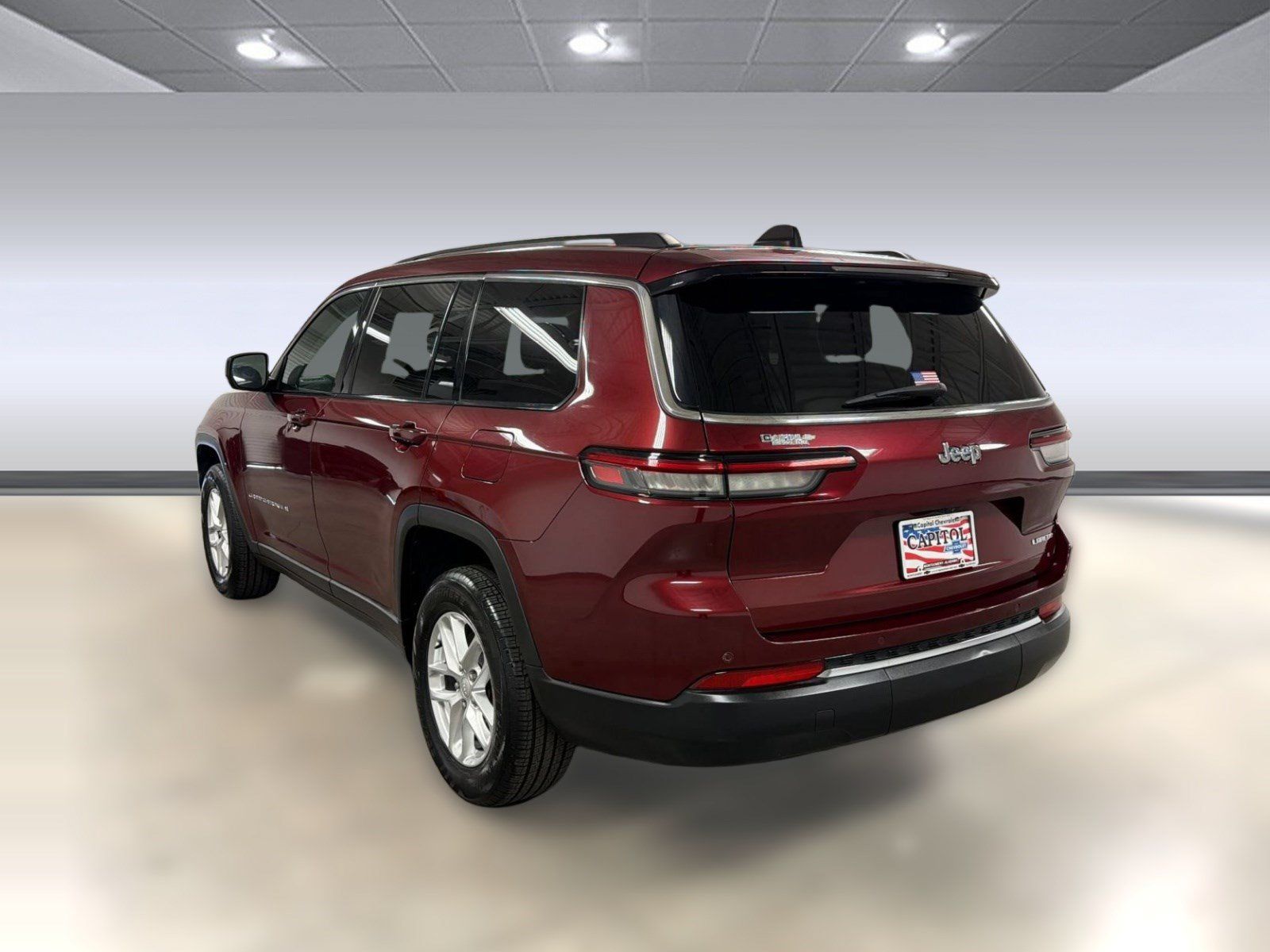 Used 2023 Jeep Grand Cherokee L Laredo RWD image 3