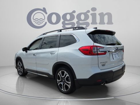 Used 2023 Subaru Ascent Touring AWD/4WD image 3