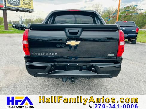 Used 2011 Chevrolet Avalanche LS w/ Convenience Package RWD image 4