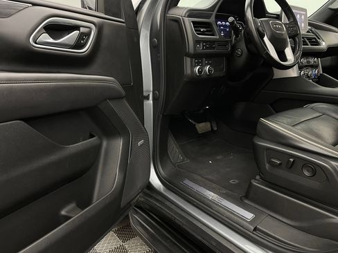 Used 2021 GMC Yukon XL SLT w/ SLT Premium Package AWD/4WD image 18