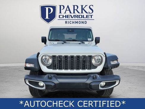 Used 2025 Jeep Gladiator Sport image 2