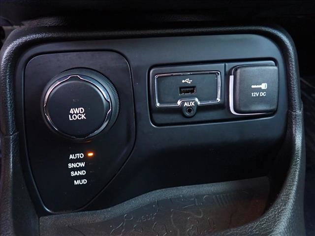 Used 2017 Jeep Renegade Latitude w/ Cold Weather Group AWD/4WD image 17