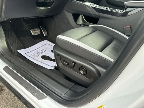 Used 2025 Buick Envision Sport Touring image 21