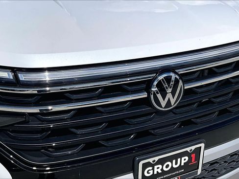 Used 2024 Volkswagen Atlas Peak Edition SEL AWD/4WD image 28