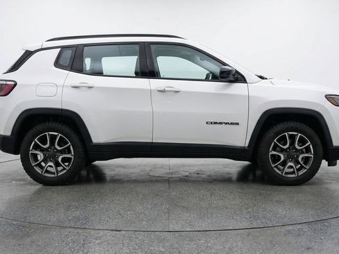 Used 2025 Jeep Compass Trailhawk AWD/4WD image 11