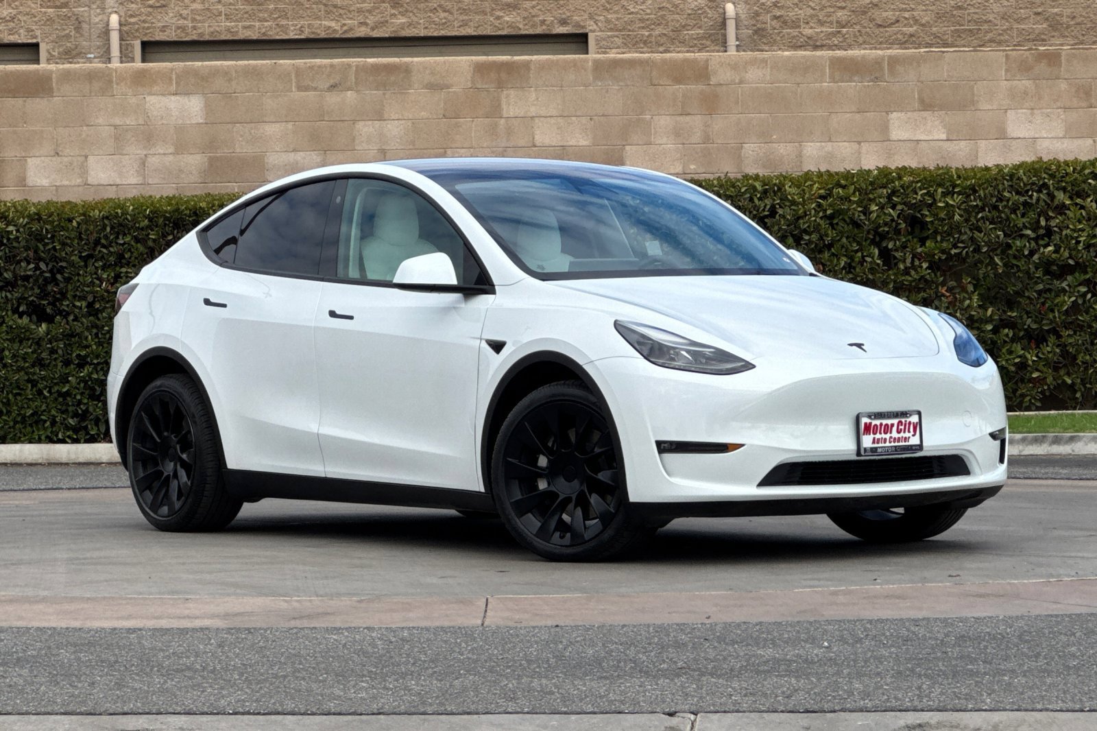 Used 2023 Tesla Model Y Long Range AWD/4WD image 2