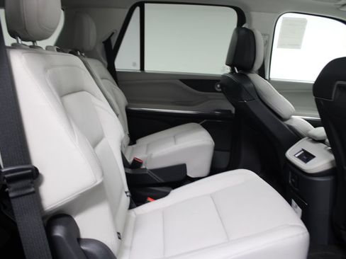New 2026 Lincoln Navigator Reserve AWD/4WD image 33