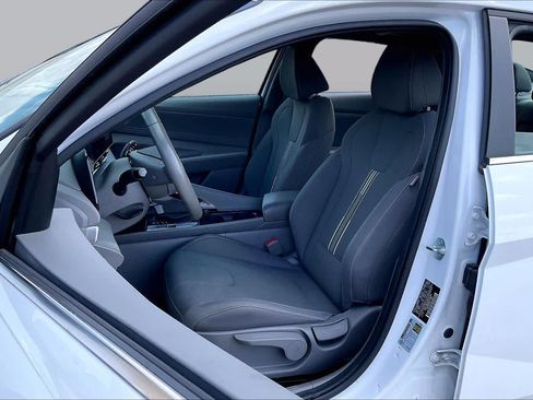 Used 2025 Hyundai Elantra SEL FWD image 7