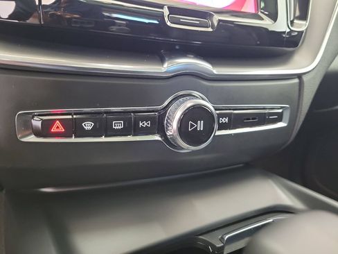 Used 2024 Volvo XC60 B5 Core AWD/4WD image 30