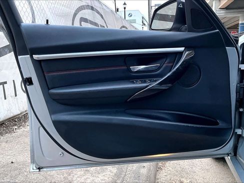 Used 2018 BMW 330e image 22