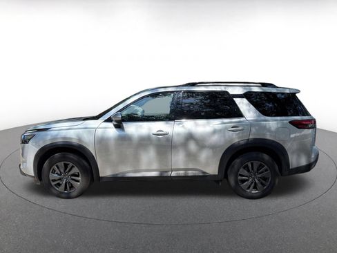 Used 2025 Nissan Pathfinder SV FWD image 8