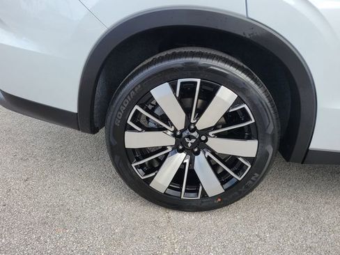 New 2026 Mitsubishi Outlander SE image 7