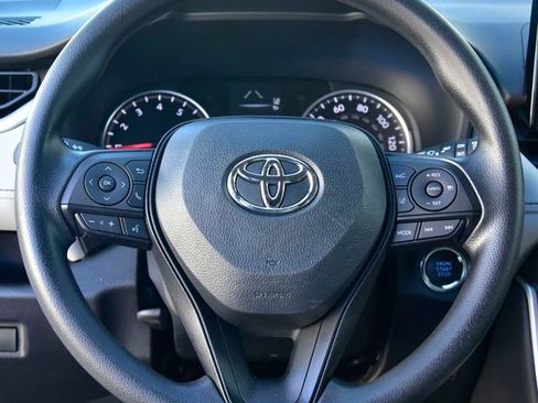 Used 2022 Toyota RAV4 XLE image 16