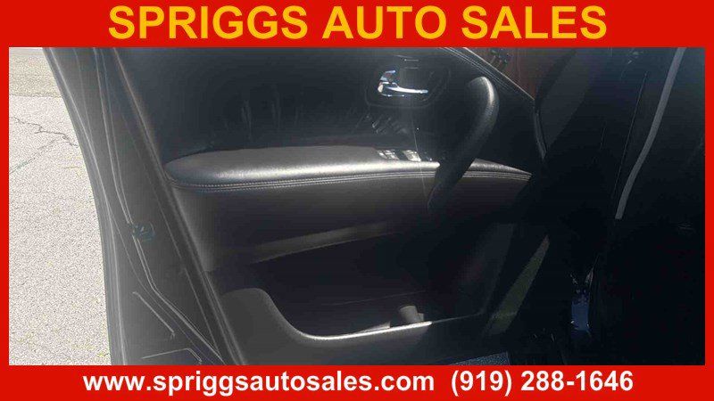 Used 2024 Nissan Armada SL w/ Captain's Chairs Package AWD/4WD image 3