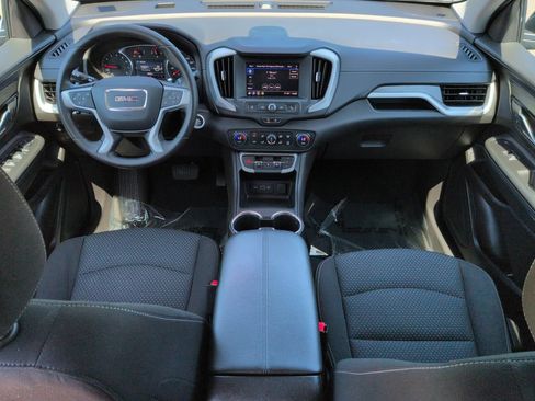 Used 2024 GMC Terrain SLE w/ Driver Convenience Package FWD image 15