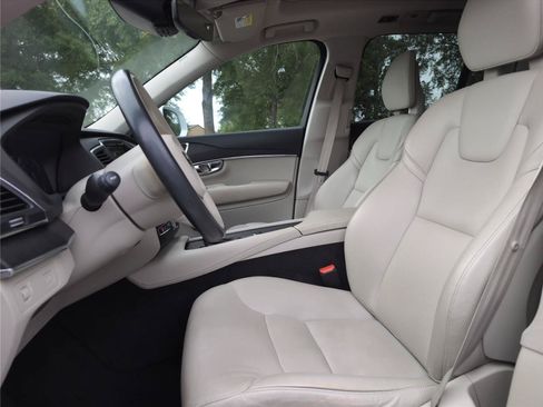 Used 2020 Volvo XC90 T5 Momentum FWD image 18