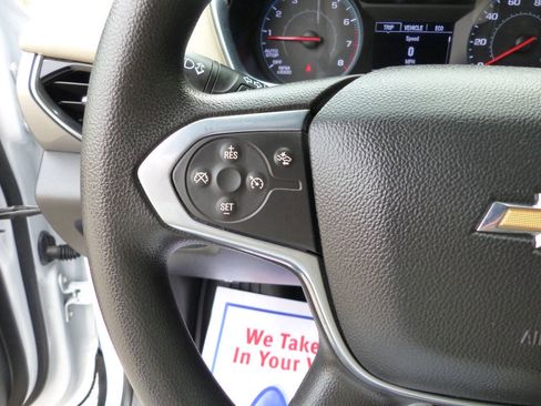 Used 2022 Chevrolet Traverse LS AWD/4WD image 23
