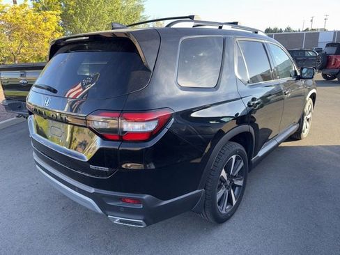 Used 2023 Honda Pilot Touring image 3