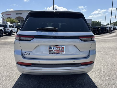 Used 2026 Jeep Grand Cherokee Limited AWD/4WD image 6