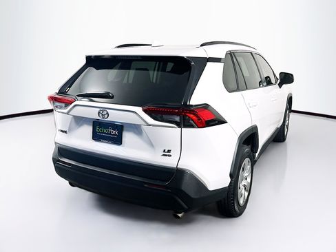 Used 2021 Toyota RAV4 LE AWD/4WD image 9