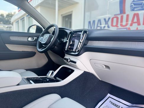 Used 2024 Volvo XC40 B5 Plus w/ Protection Package Premier image 48