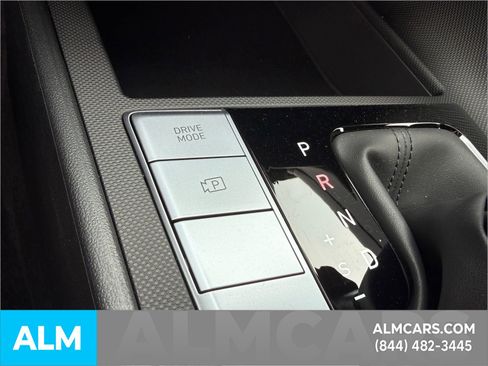 Used 2025 Hyundai Elantra SE image 17