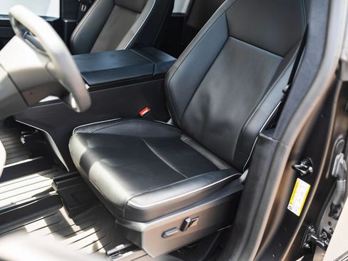 Used 2024 Tesla Cybertruck AWD Crew Cab image 13