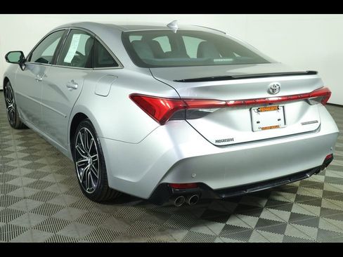 Used 2019 Toyota Avalon Touring image 15
