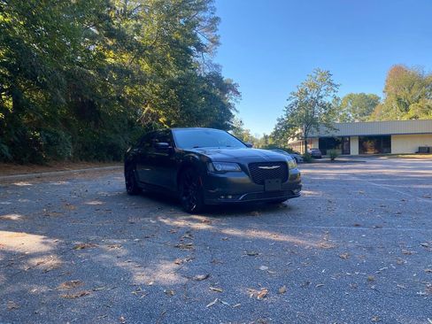 Used 2019 Chrysler 300 S image 3
