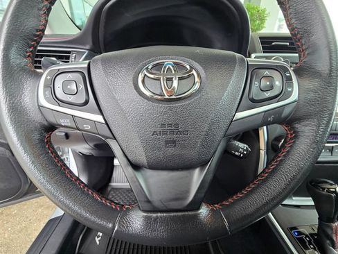 Used 2017 Toyota Camry SE w/ Moonroof Package FWD image 14