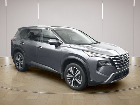 Certified 2025 Nissan Rogue SL w/ SL Premium Package AWD/4WD image 1