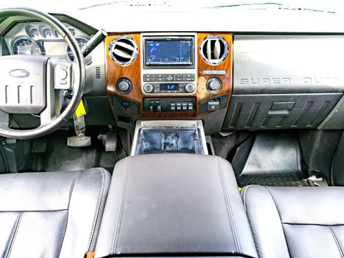 Used 2011 Ford F250 Lariat w/ Lariat Interior Pkg AWD/4WD image 24