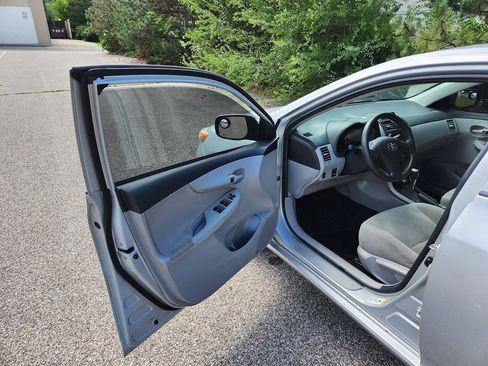Used 2013 Toyota Corolla L FWD image 20