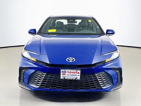 Used 2025 Toyota Camry SE FWD image 9