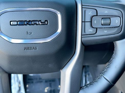 Used 2024 GMC Yukon XL Denali RWD image 18