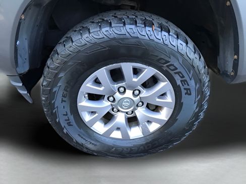 Used 2016 Toyota Tacoma SR5 w/ SR5 Appearance Package (SN) AWD/4WD image 21