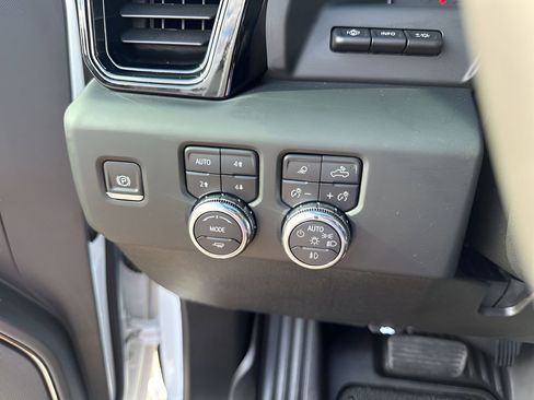 Used 2024 GMC Sierra 2500 AT4 w/ AT4 Premium Plus Package image 29