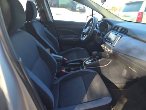 Used 2025 Nissan Versa SV image 9