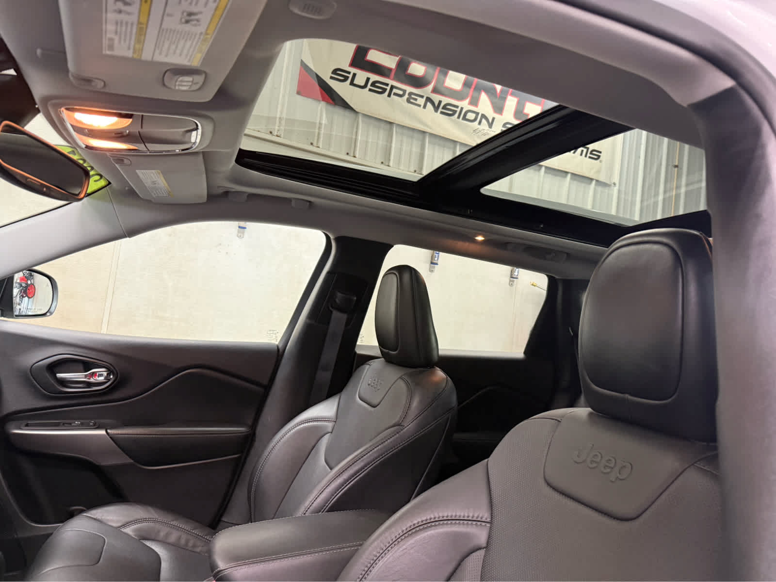 Used 2021 Jeep Cherokee Limited AWD/4WD image 11