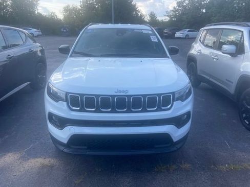 Used 2023 Jeep Compass Latitude AWD/4WD image 2