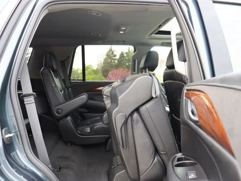 Used 2019 Cadillac Escalade Luxury AWD/4WD image 17