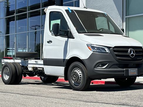 New 2024 Mercedes-Benz Sprinter 4500 image 9