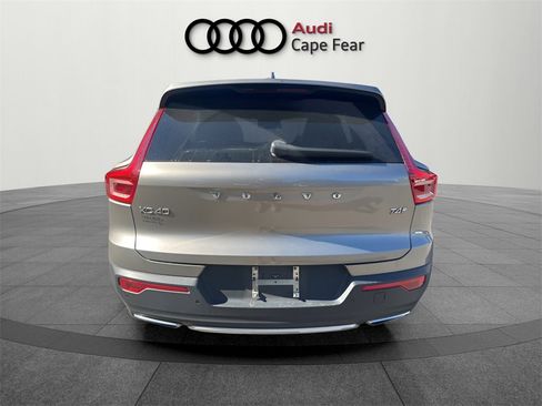 Used 2020 Volvo XC40 T4 Inscription image 6