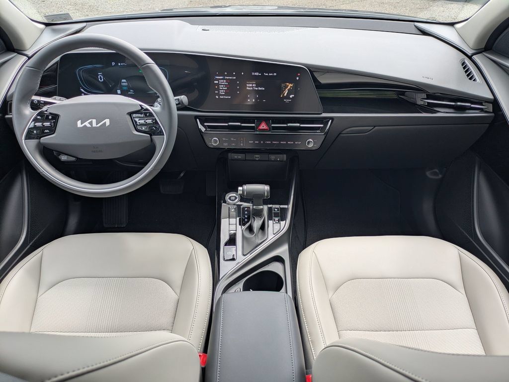 Used 2025 Kia Niro EX FWD image 15