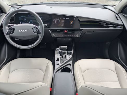 Used 2025 Kia Niro EX FWD image 15
