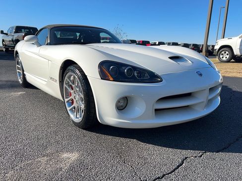 Used 2004 Dodge Viper SRT-10 image 3