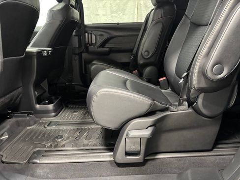 Used 2026 Toyota Sienna XLE Woodland Edition AWD/4WD image 47