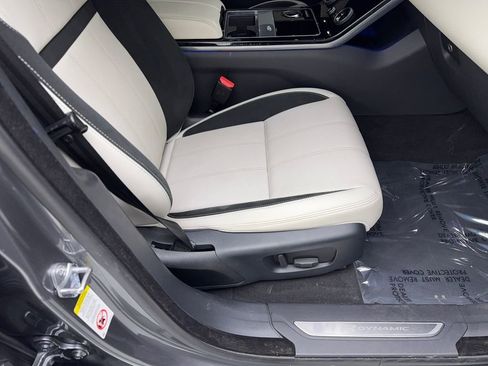 Used 2019 Land Rover Range Rover Velar R-Dynamic SE image 44